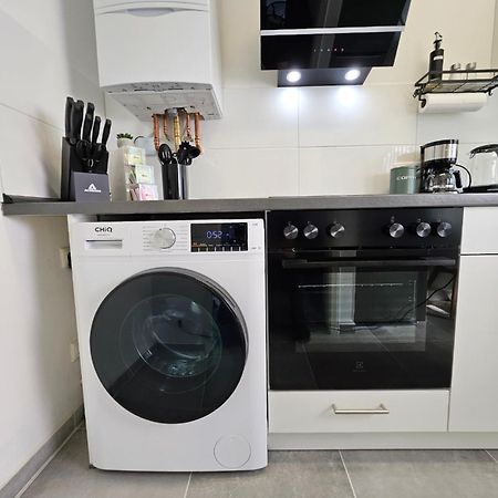 Modern Homes - Voll Ausgestatte Wohnung - Balkon - Hotelbetten - 4K Tv - Wlan Moers Exteriör bild