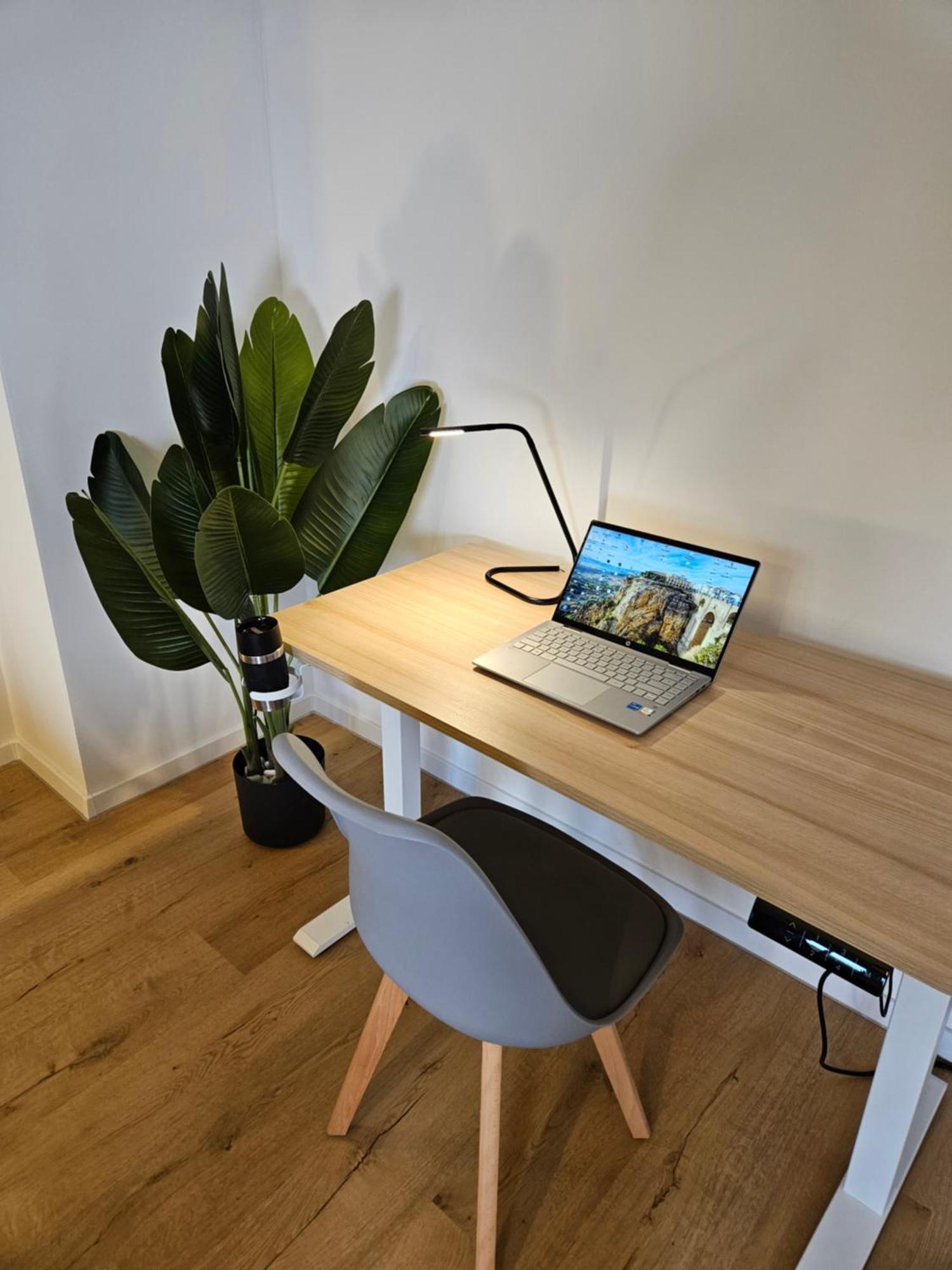 Modern Homes - Voll Ausgestatte Wohnung - Balkon - Hotelbetten - 4K Tv - Wlan Moers Exteriör bild