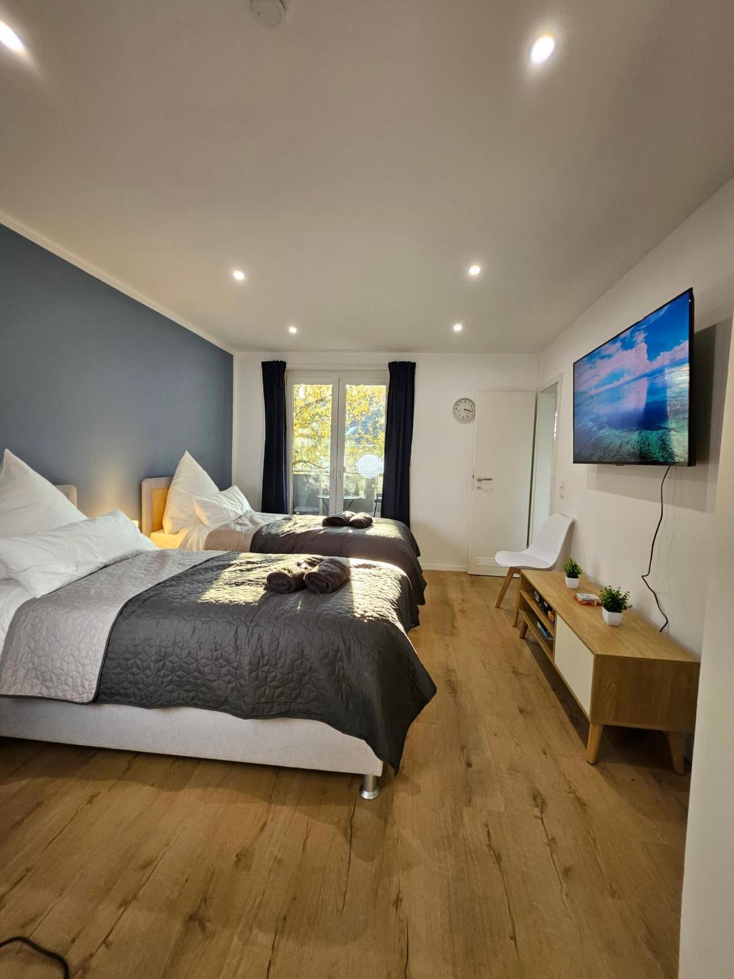 Modern Homes - Voll Ausgestatte Wohnung - Balkon - Hotelbetten - 4K Tv - Wlan Moers Exteriör bild