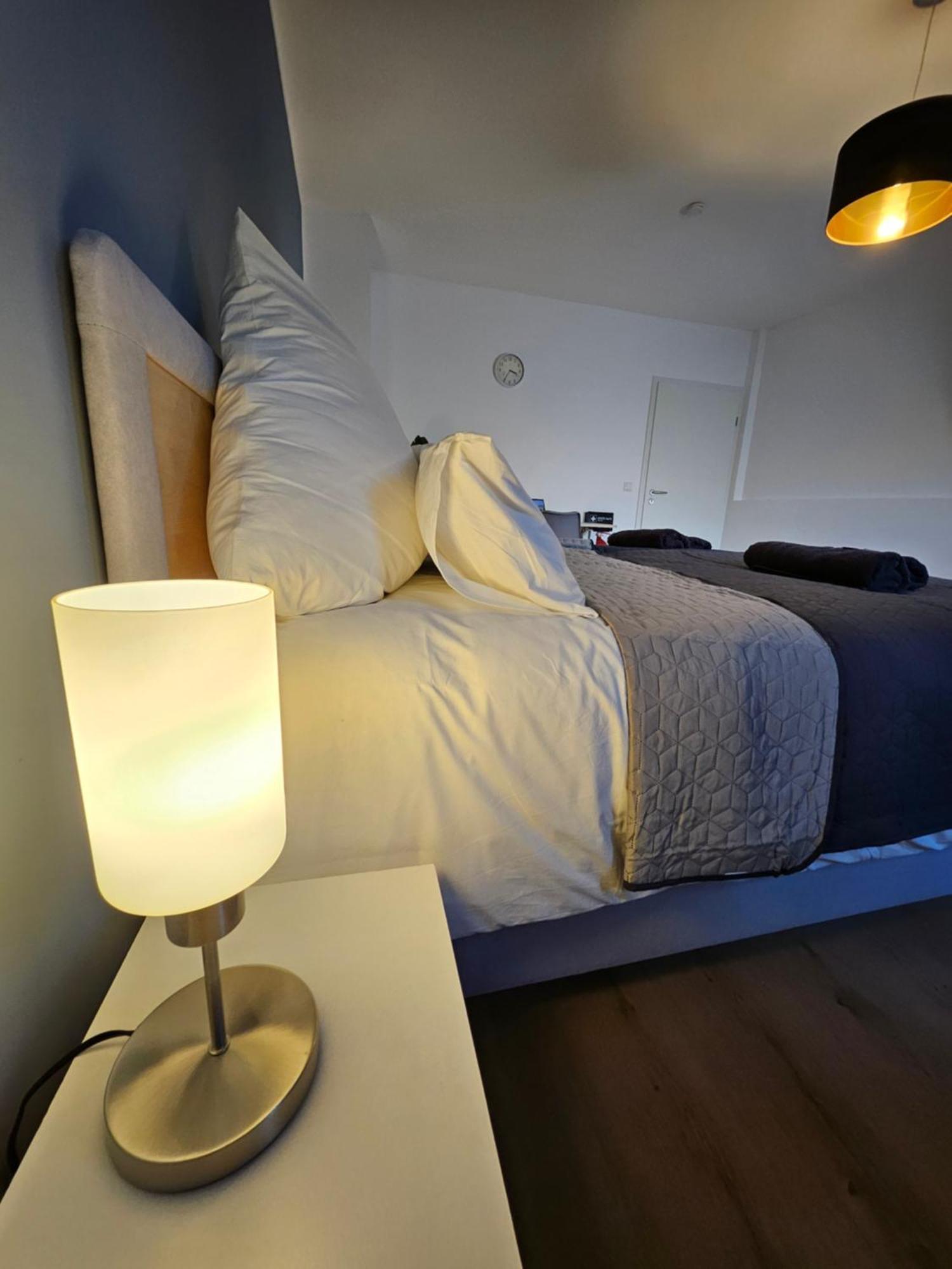 Modern Homes - Voll Ausgestatte Wohnung - Balkon - Hotelbetten - 4K Tv - Wlan Moers Exteriör bild