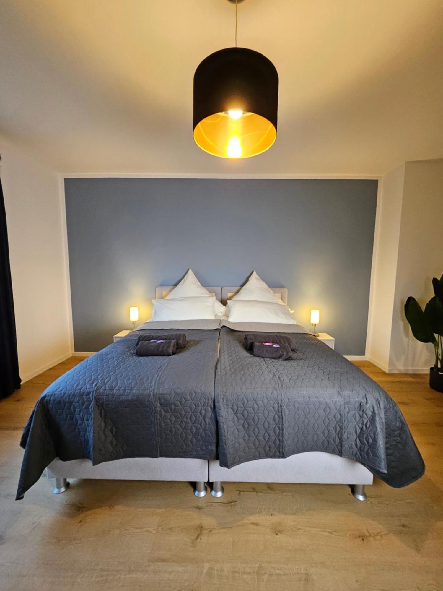 Modern Homes - Voll Ausgestatte Wohnung - Balkon - Hotelbetten - 4K Tv - Wlan Moers Exteriör bild