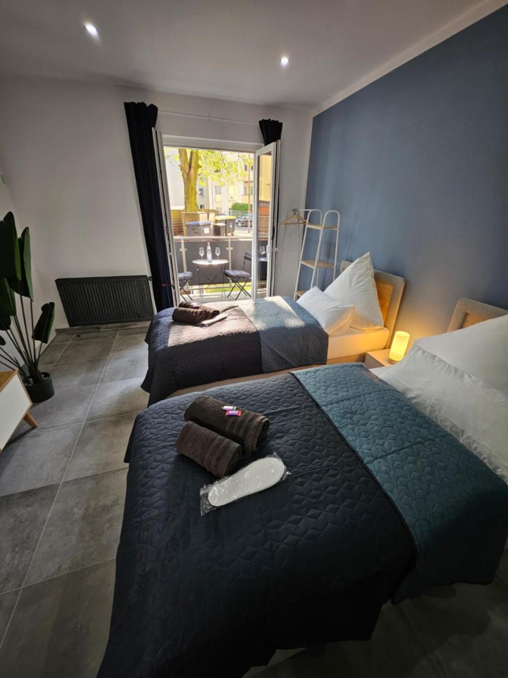 Modern Homes - Voll Ausgestatte Wohnung - Balkon - Hotelbetten - 4K Tv - Wlan Moers Exteriör bild