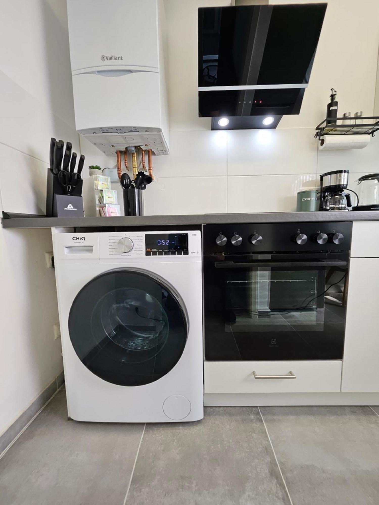 Modern Homes - Voll Ausgestatte Wohnung - Balkon - Hotelbetten - 4K Tv - Wlan Moers Exteriör bild