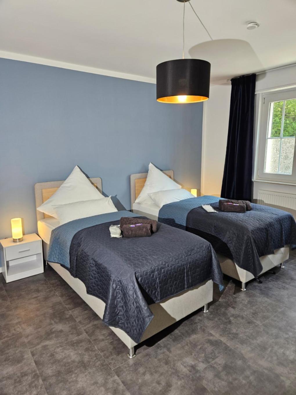 Modern Homes - Voll Ausgestatte Wohnung - Balkon - Hotelbetten - 4K Tv - Wlan Moers Exteriör bild