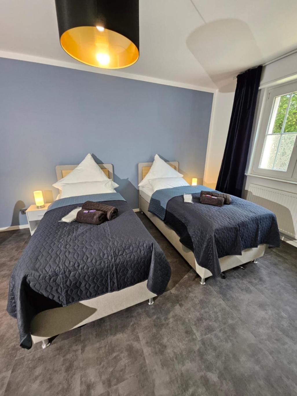 Modern Homes - Voll Ausgestatte Wohnung - Balkon - Hotelbetten - 4K Tv - Wlan Moers Exteriör bild